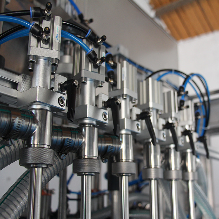 màquina d’omplir ampolles d’oli